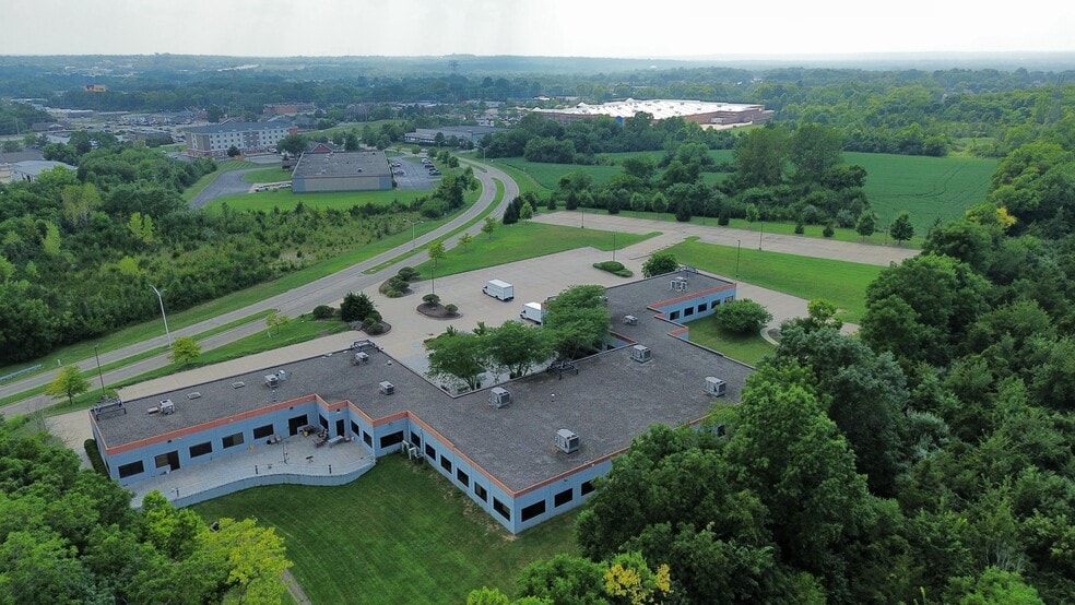 More Photos Of 1400 Commerce Center Dr, Franklin Flex For Lease