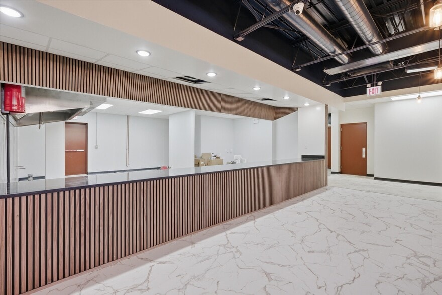 More Photos Of 2201 W Howard St, Chicago Restaurant For Lease
