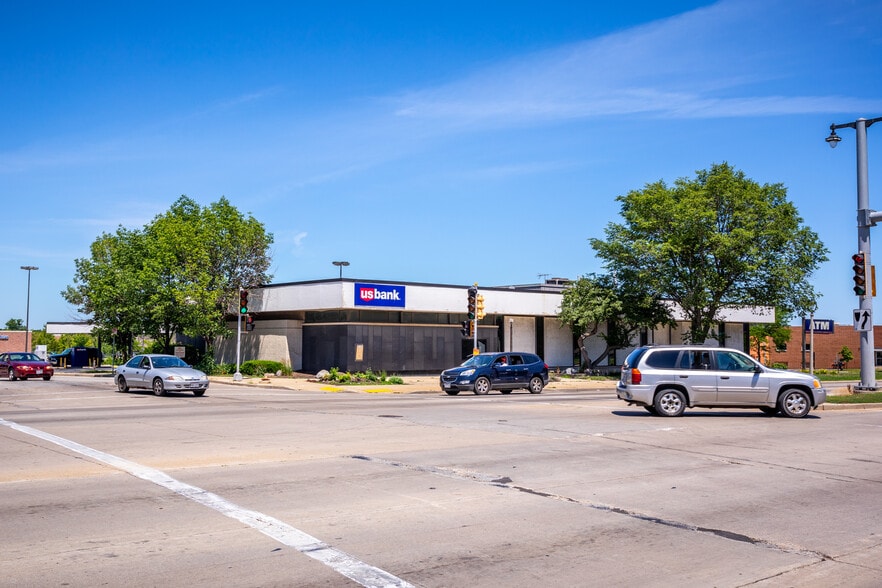 More Photos Of 5700 W Capitol Dr, Milwaukee Unknown For Lease