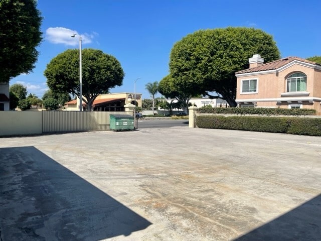 More Photos Of 14128 Paramount Blvd, Paramount Warehouse For Sale