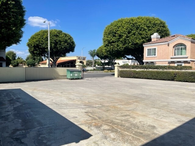 More Photos Of 14128 Paramount Blvd, Paramount Warehouse For Sale