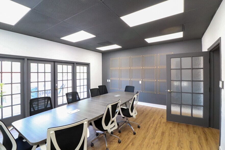 More Photos Of 200 E Chapman Ave, Orange Storefront Retail Office For Lease