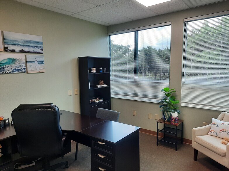 More Photos Of 2415 University Pky, Sarasota Office For Lease