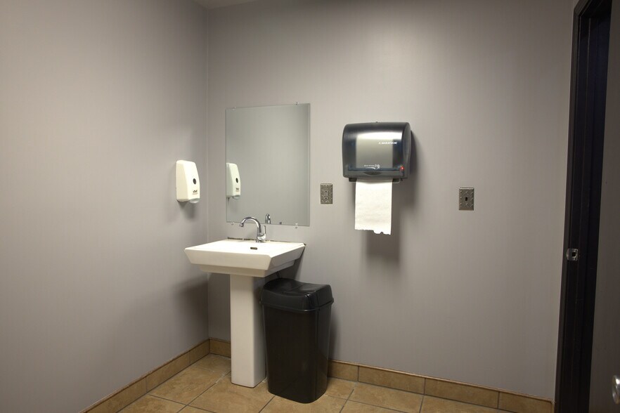 More Photos Of 101 W Shrader St, Liberty Manufacturing For Lease