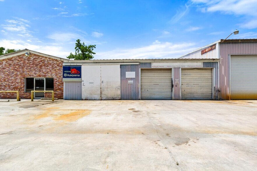 More Photos Of 15928 County Road 108, Hilliard Service For Sale
