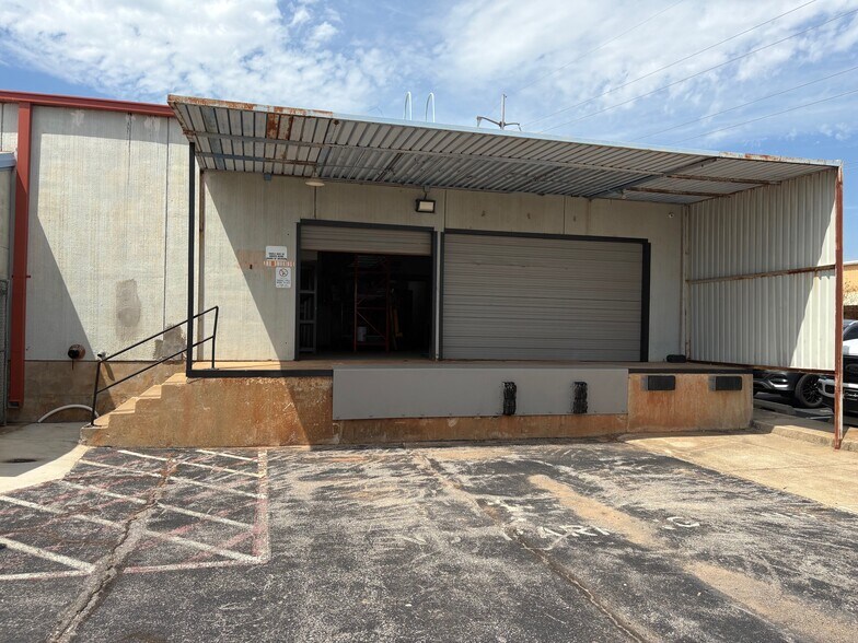 More Photos Of 3905-3909 NW 36th St, Oklahoma City Manufacturing For Lease