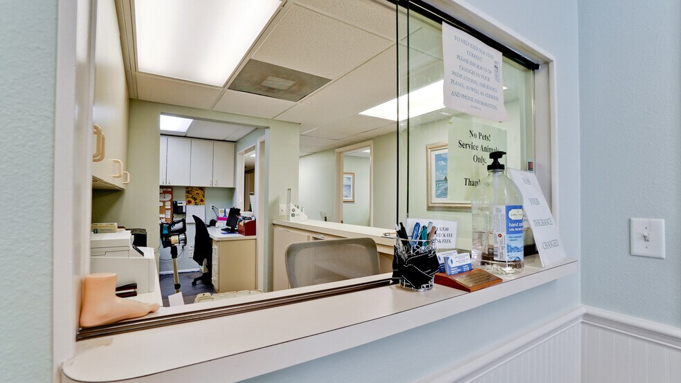 More Photos Of 3003 26th St, Bradenton Medical For Sale