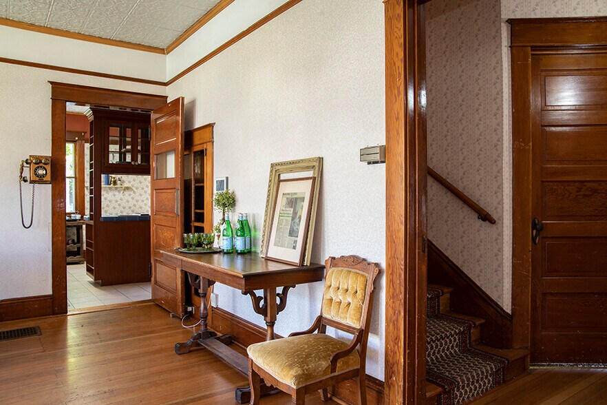 More Photos Of 139 SW I St, Grants Pass Specialty For Sale