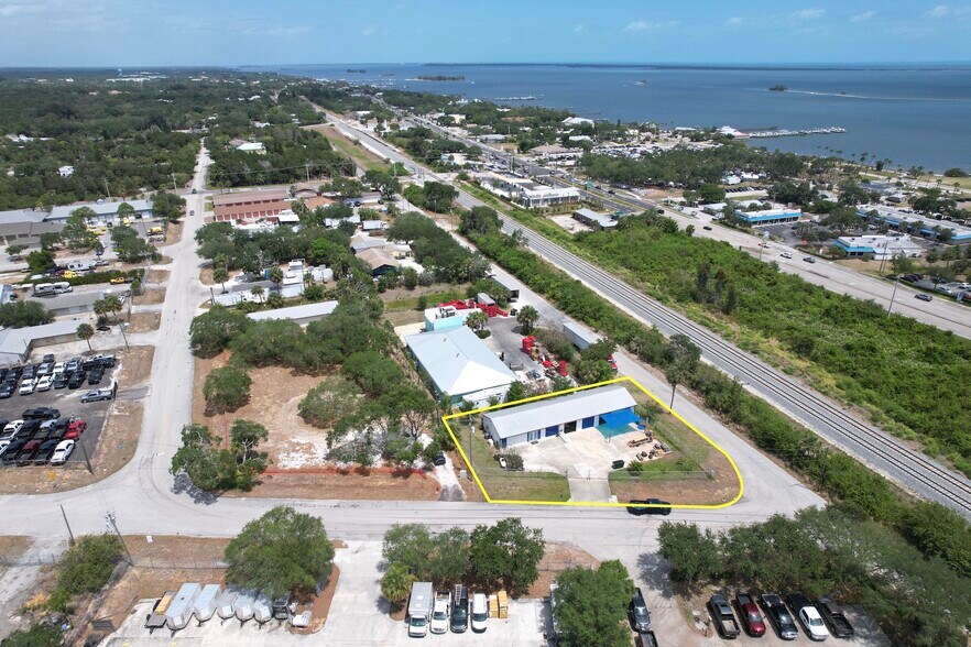 More Photos Of 6820 Woodmere Rd, Sebastian Light Distribution For Sale