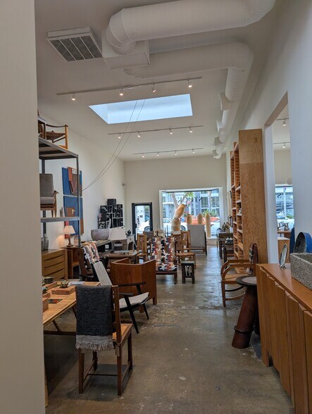 More Photos Of 7313 Santa Monica Blvd, West Hollywood Storefront Retail Office For Sale