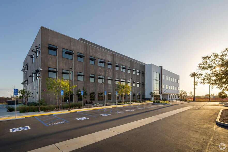 More Photos Of 2799 Gateway Dr, Riverside Medical For Lease