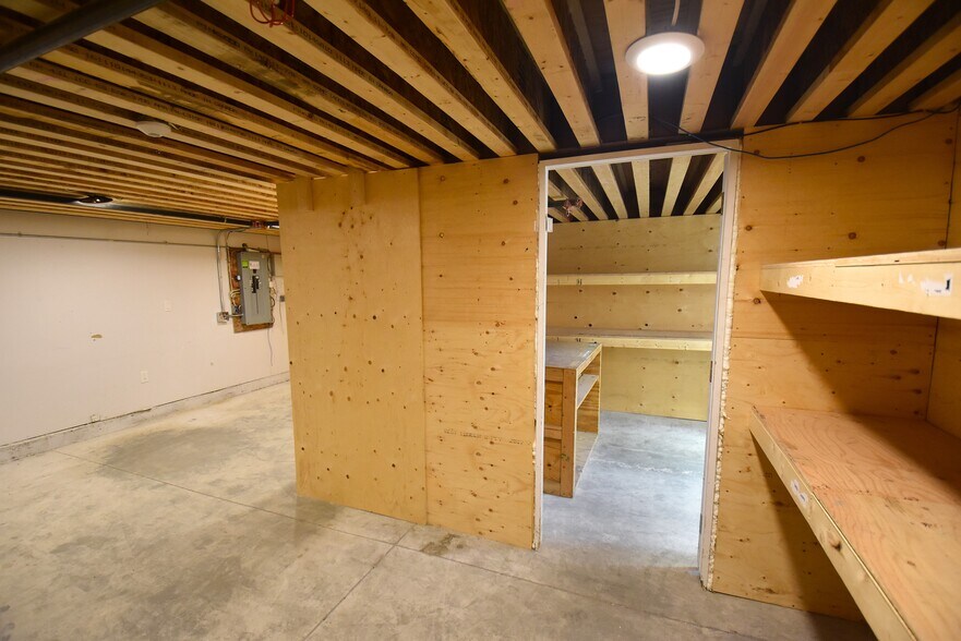 More Photos Of 9903 209 St NW, Edmonton Warehouse For Sale