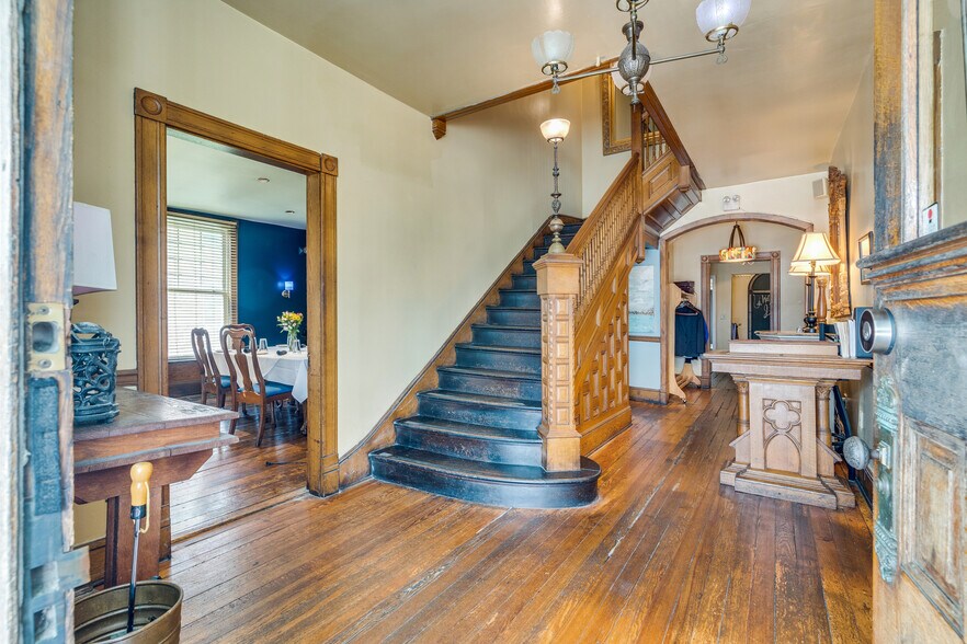 More Photos Of 412 6th St, Bristol Restaurant For Sale