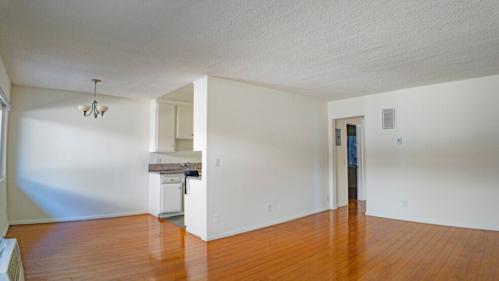 More Photos Of 447 W Elk Ave, Glendale Apartments For Sale