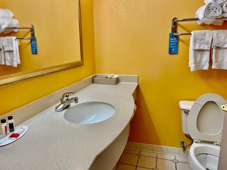 More Photos Of 1606 Central Ave, Albany Hotel For Sale