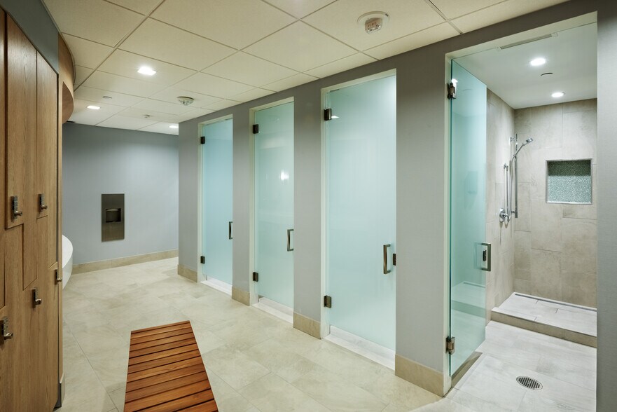 More Photos Of 227 W Trade St, Charlotte Office For Lease