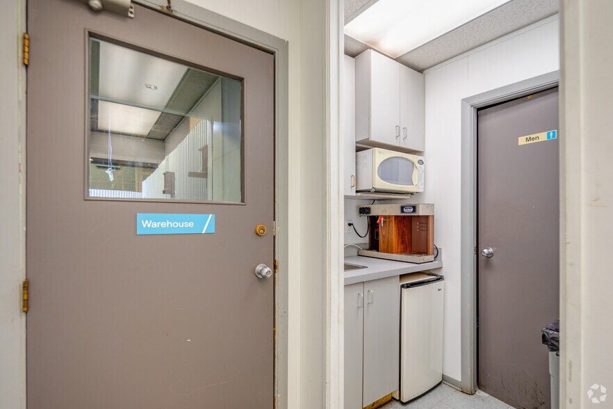 More Photos Of 12140-12160 103A Av, Surrey Warehouse For Lease