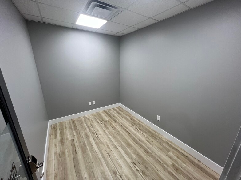 More Photos Of 2701 Main St, Hurricane Coworking Space