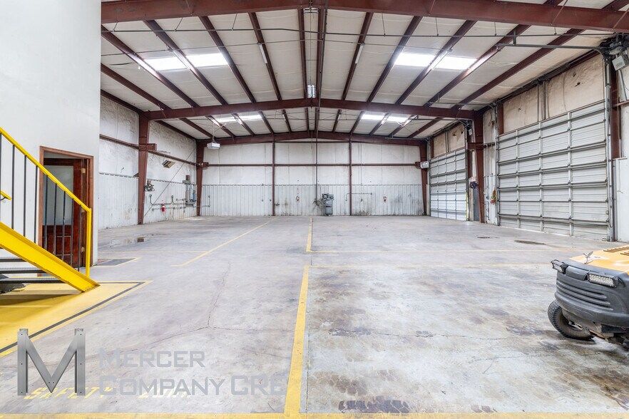 More Photos Of 813 SE 84th St, Oklahoma City Manufacturing For Sale