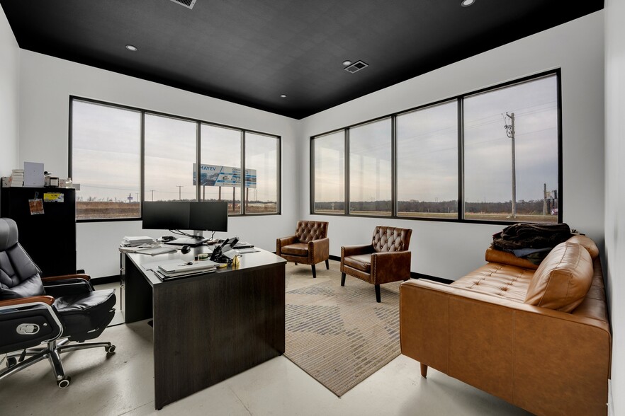 More Photos Of 22800 Highway H, Sedalia Manufacturing For Sale