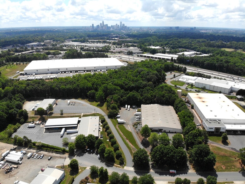 More Photos Of 2007 Gateway Blvd, Charlotte Warehouse For Lease