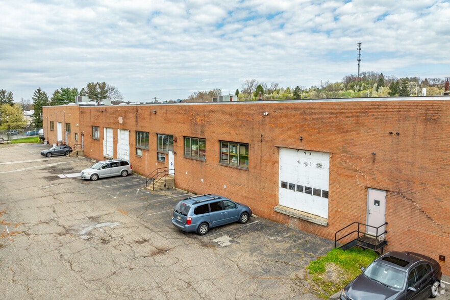 More Photos Of 150 Gamma Dr, Pittsburgh Light Manufacturing For Lease