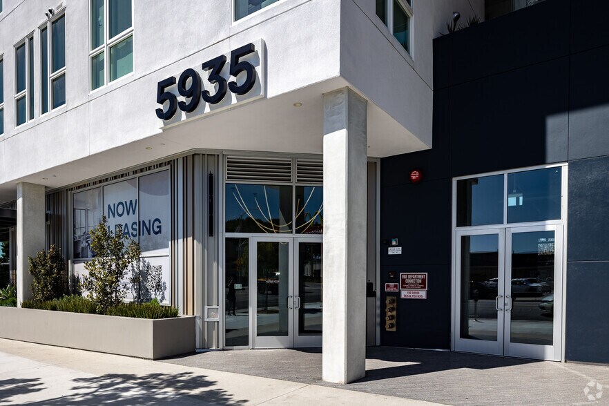 More Photos Of 5935 W Pico Blvd, Los Angeles Apartments For Lease