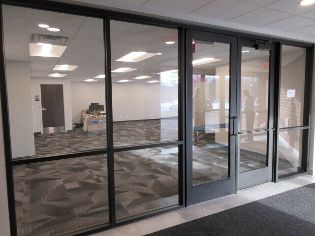 More Photos Of 200 Creek Ln N, Jordan Bank For Lease