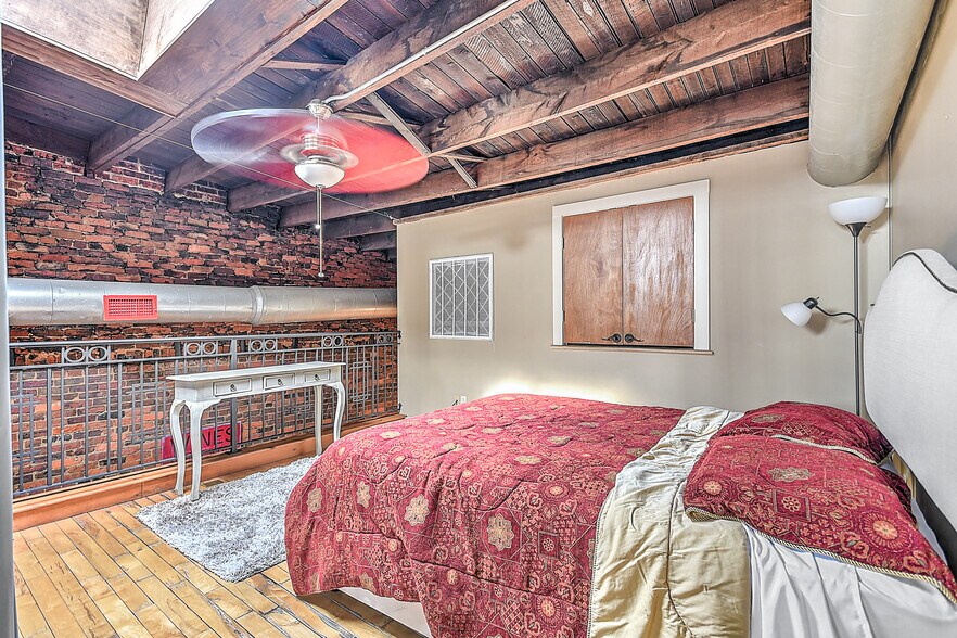 More Photos Of 529 State St, Bristol Storefront Retail Office For Sale