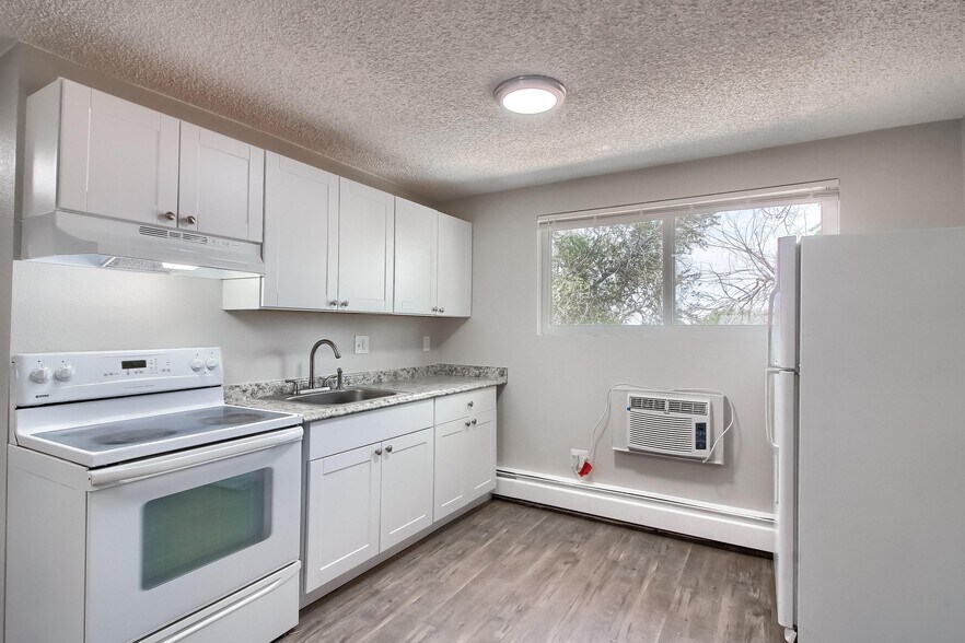 More Photos Of 1960 Dallas St, Aurora Apartments For Sale