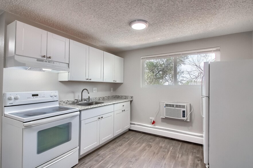 More Photos Of 1960 Dallas St, Aurora Multifamily For Sale