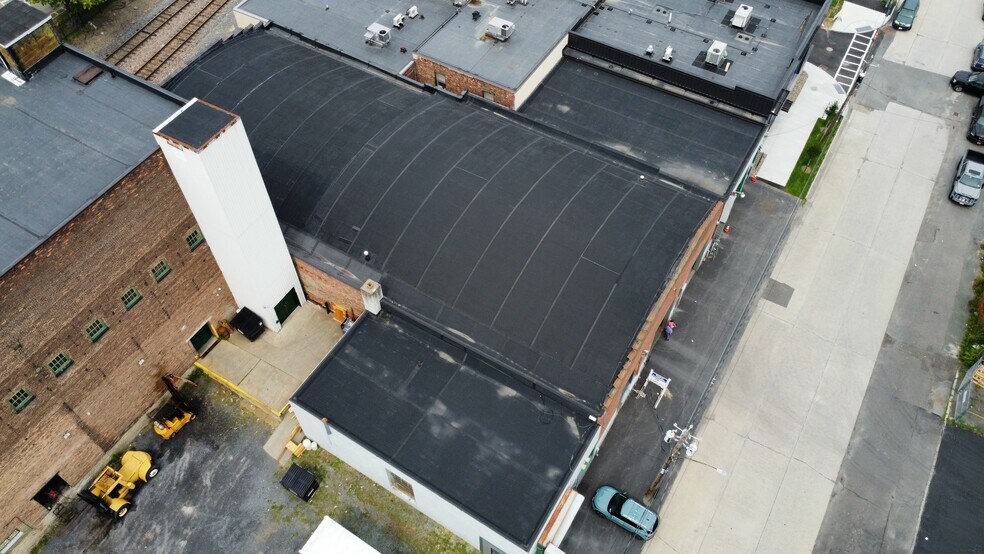 More Photos Of 164-168 Montgomery St, Albany Distribution For Sale