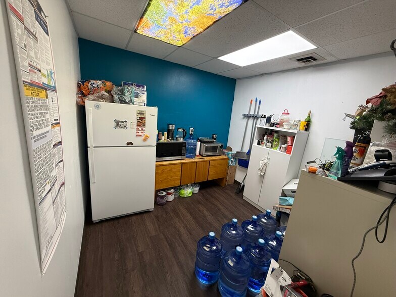 More Photos Of 829 Main St, Longmont Unknown For Lease