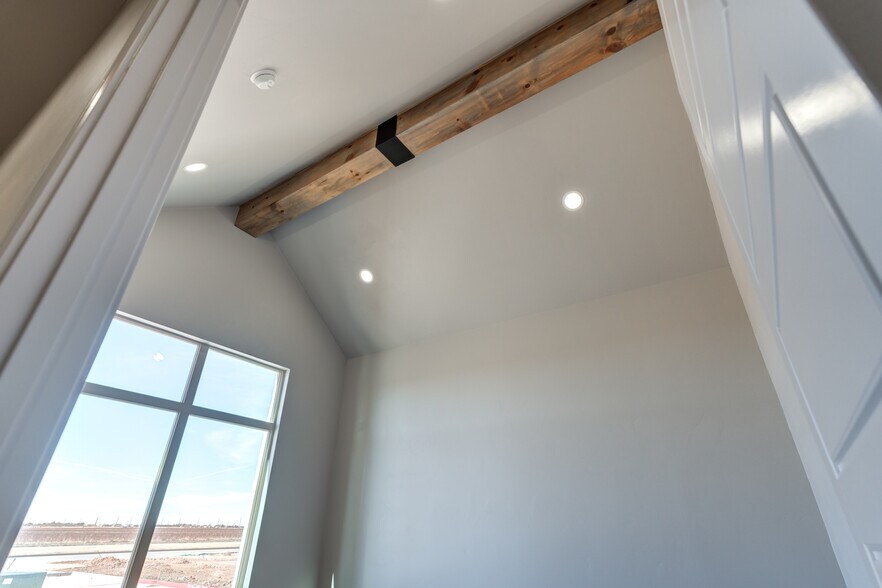 More Photos Of 1420 N Slide Rd, Lubbock Unknown For Lease