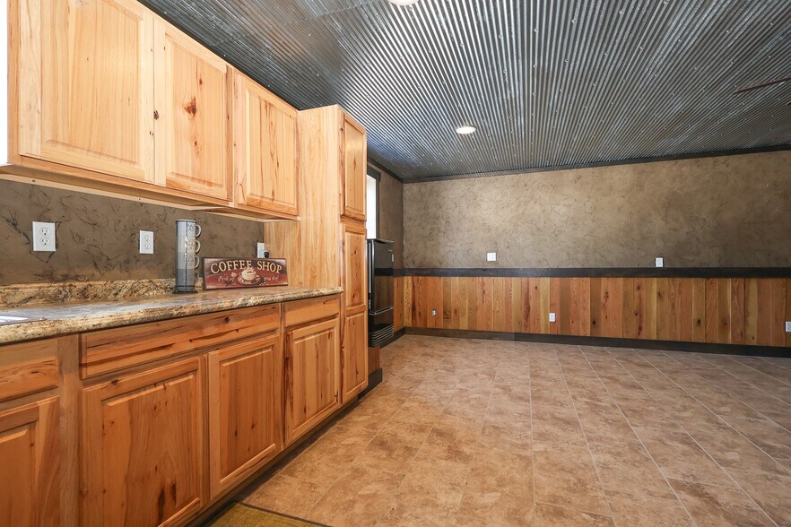 More Photos Of 4748 N 4318, Pryor Flex For Sale