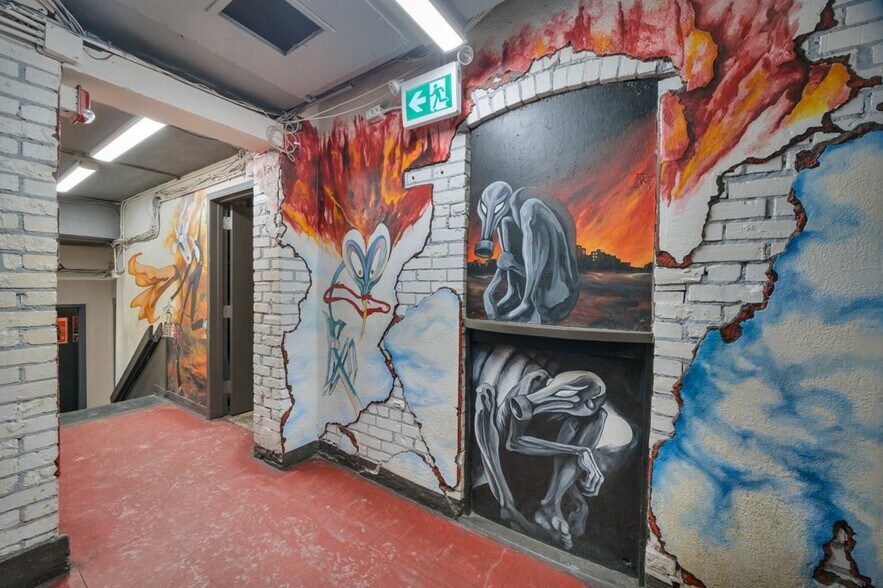 More Photos Of 10030 102nd St NW, Edmonton Bar For Sale