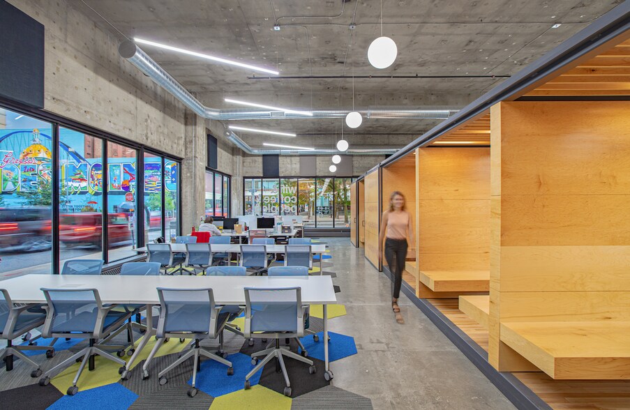 More Photos Of 500 Locust St, Des Moines Parking Garage For Lease