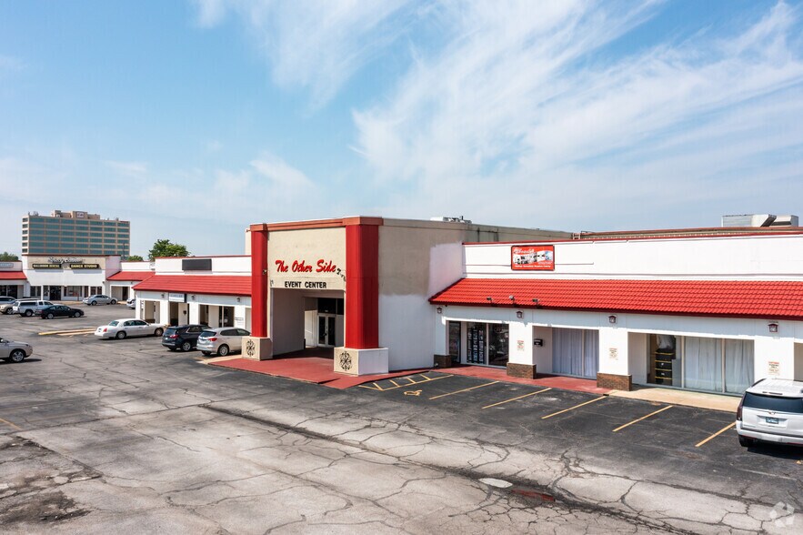 More Photos Of 6900-6952 S Lewis Ave, Tulsa Unknown For Lease