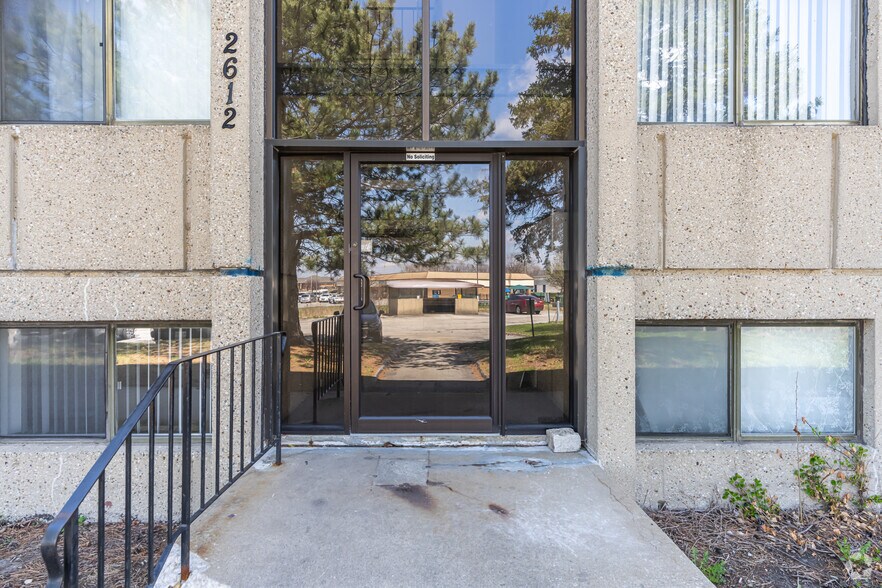 More Photos Of 2610 Marigold Dr, Sauk Village Apartments For Sale