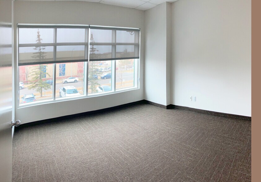 More Photos Of 11500 35th St SE, Calgary Flex For Lease