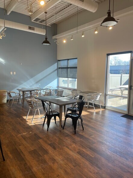 More Photos Of 1100 Campus Dr, Stow Unknown For Lease