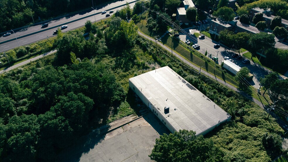 More Photos Of 90 Salmon St, Providence Manufacturing For Lease