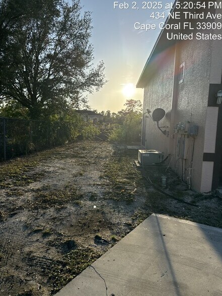 More Photos Of 434 NE 3rd Ave, Cape Coral Warehouse For Lease