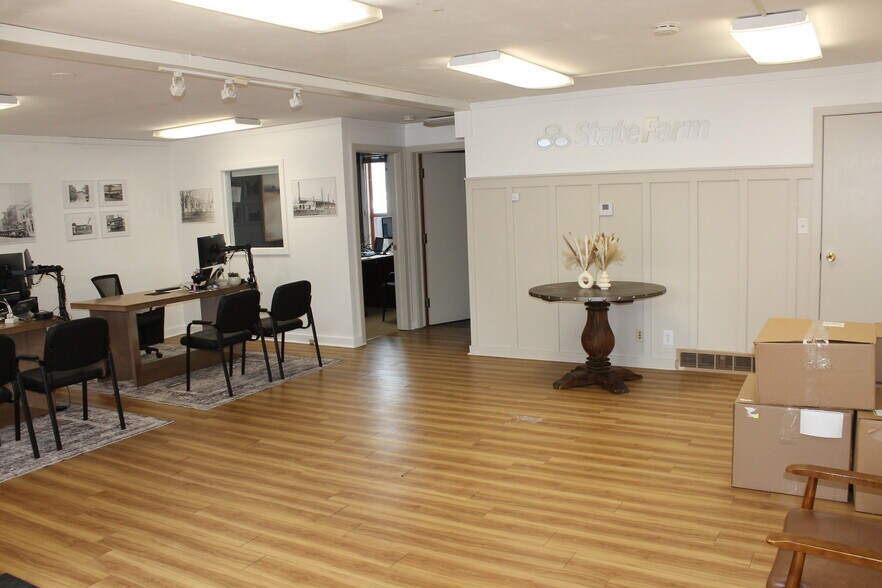 More Photos Of 129 E Locust St, Dekalb Office For Sale