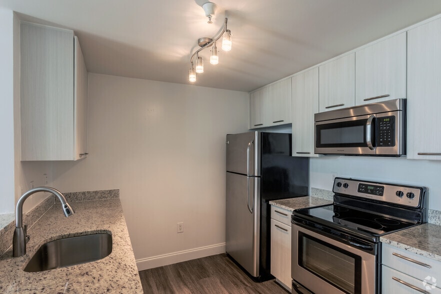 More Photos Of 212 S Olive Ave, West Palm Beach Apartments For Sale