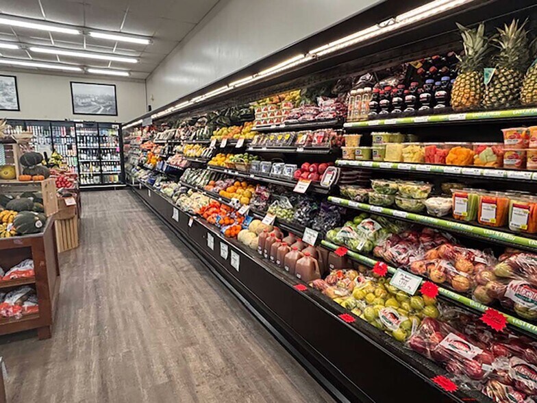 More Photos Of 9533 Waterville Swanton Rd, Whitehouse Supermarket For Sale