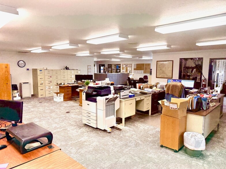 More Photos Of 808-810 Progress Dr, Farmington Office For Sale