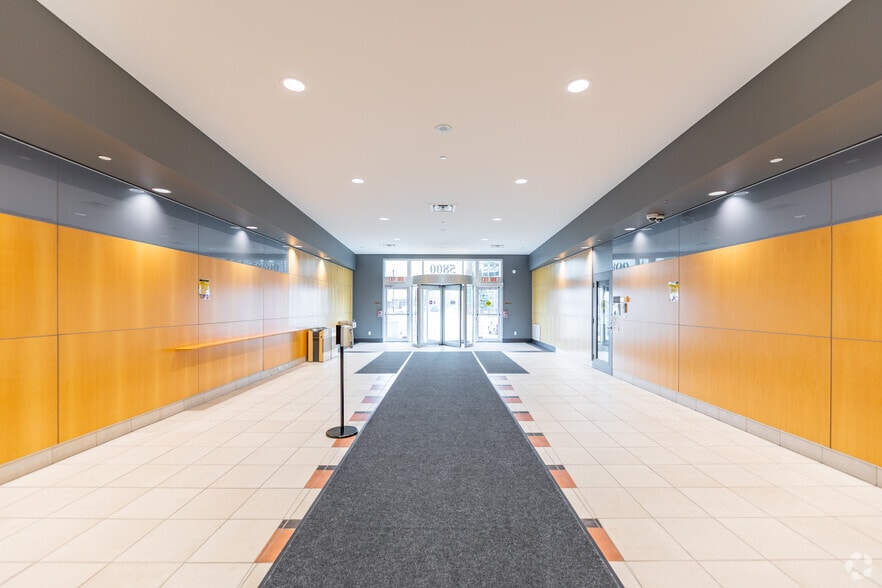 More Photos Of 5800 Hurontario St, Mississauga Office For Lease