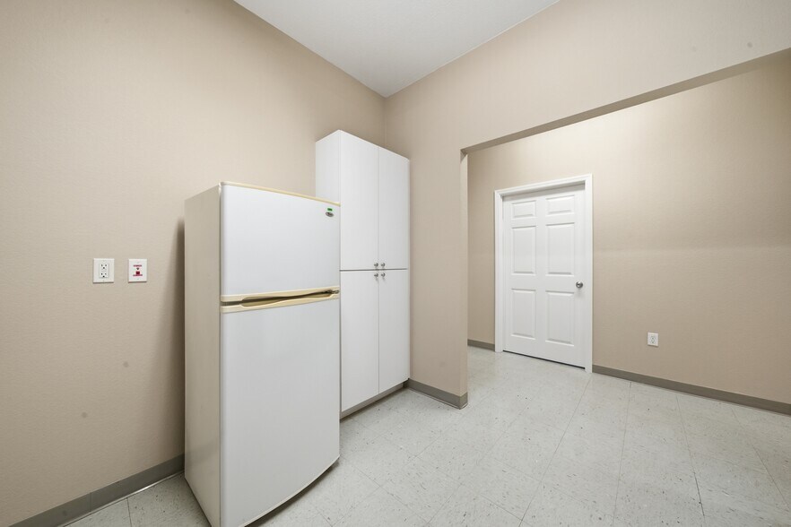 More Photos Of 401 W Interlake Blvd, Lake Placid Office For Sale