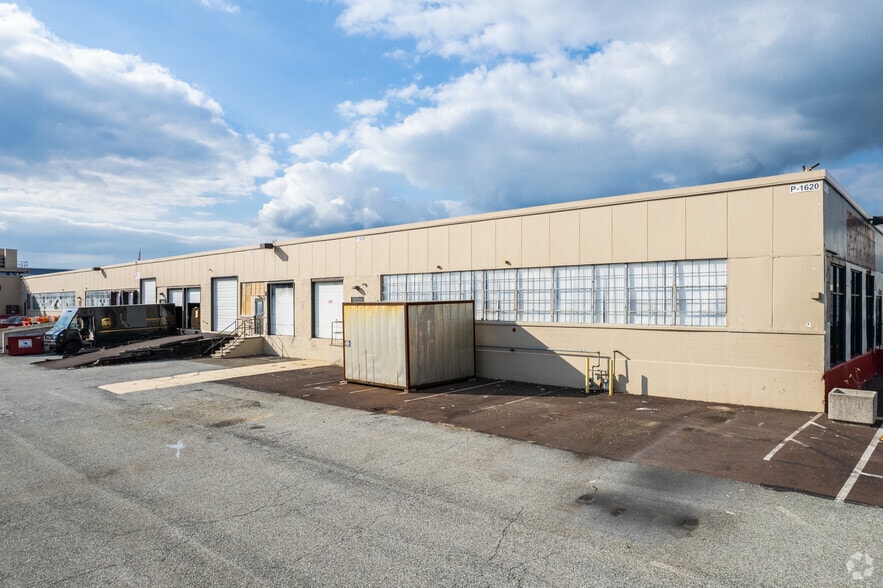 More Photos Of 122 Mill Rd, Oaks Warehouse For Lease